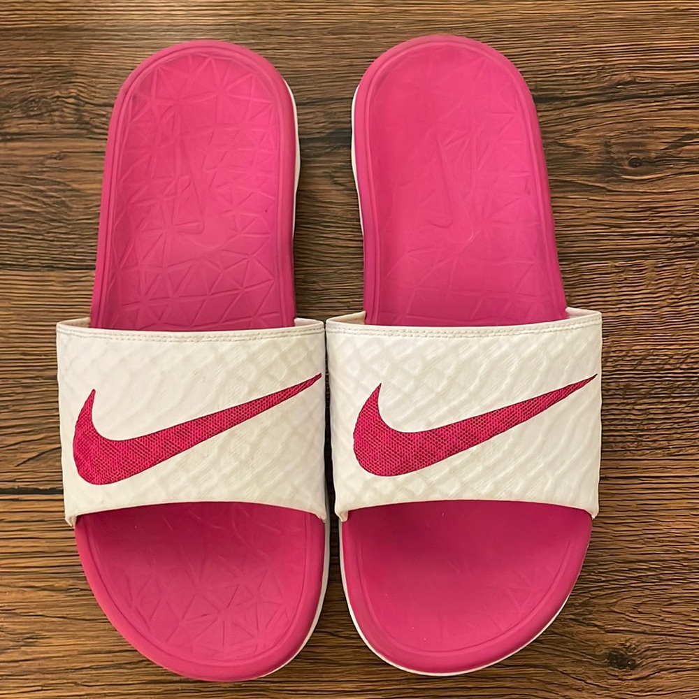 Womens Nike Slides. Size 9.